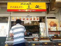 道の駅許田にある「三矢」のサーターアンダギーが
どこよりも美味しいと思います。

サクサク、ふわふわ♪