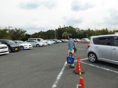 和泉リサイクル環境公園です。

平日の17日（水）に訪れましたが、駐車場は満車です・・・