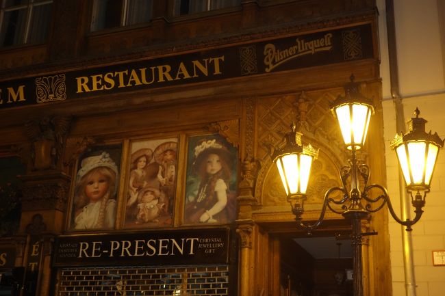 可愛い少女が微笑みかけてくれます。<br />おはよう！可愛いね！