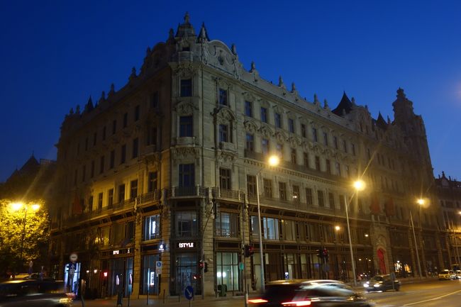 今は何時なのかな？<br />ちょっと寂しく思ったら歌なんか歌ったりして。<br />と言っても大きな声では歌わないよ。<br />もちろん、おちびちゃんは『もりのくまさん』<br />