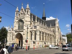 サブロン教会。大きな通りで人通りはあまり多くなく、綺麗な街並みでした

この時、ベルギーの自分用のお土産として時計を買っちゃいました。アイスウォッチはベルギーのブランドで、ブリュッセルに店舗があったので。日本とあまり金額変わらなかったけど…

時間になったので、ブルージュに向かいます。電車で1時間くらい