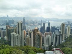 香港２日目はツアーに参加します！
乗合バスで、色々連れて行ってもらえるので
楽ちん♪（ｖ＾＿＾）ｖ

まずはヴィクトリアピーク！
晴れて良かった～！ビル群が綺麗に見えます！