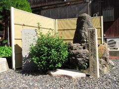 金前寺の境内には芭蕉がこの地で詠んだ「月いつこ鐘は沈るうみのそこ」という句が刻まれた句碑があります。