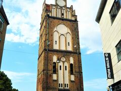 街の西端へ歩いて来ました。
クレッペリーナ門です。

