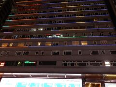 チョンキンに寄って両替。１万円が６９２ドル。去年よりマシと思って勢いで替えてしまった。でもよく見たら６９５ドルの店もあった。