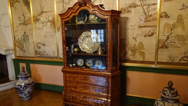 中国の陶器がほとんどです<br />陶器=China の時代ですし（知らんけど）<br />偶然撮影しましたが両下にあるのは日本の壺だそうです。