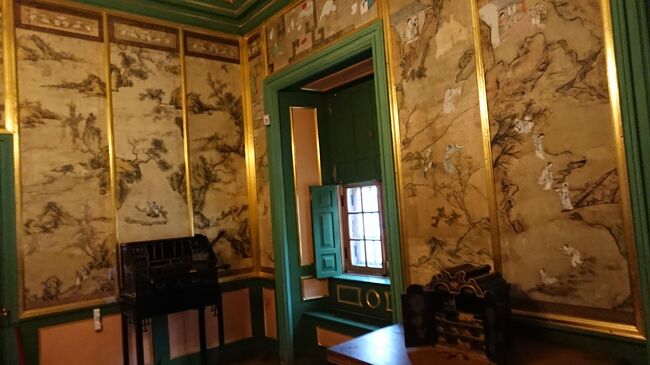 珍しい壁紙ですが中国の古い文学”The Water Margin(水滸伝)”を題材としてとっているのだそうです。