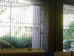 最寄りの　地下鉄旭ヶ丘駅到着
ここは　半分だけ地下です
外はいい天気