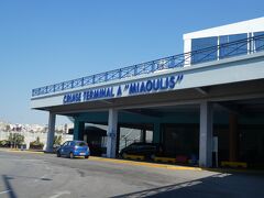 明日乗船する船は当日にならないと、「クルーズターミナルA」か「クルーズターミナルB」のどちらに着くか分からないとのこと。
とりあえず｢ターミナルA」を下見することに。

ピレウス港は広く、ターミナルも多くあるので、駅を出て，バス停を聞き、｢ターミナルA」に行くバスの系統番号を聞き、やっと着きました。