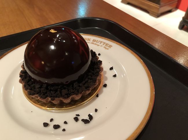辛いものの次は甘いもの…<br />いろんな雑貨屋さんに寄り道しながらたどり着いたpink butterというカフェでお茶<br />チョコがかかったレアチーズケーキ、美味しかった