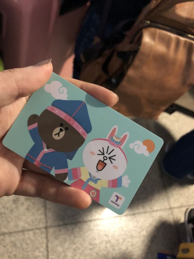 空港に着いたら早速T-money CardをGet<br />Airport Railroadを使ってソウル経由で明洞へ