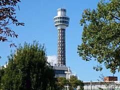 横浜・元町「アメリカ山公園」から撮った『横浜マリンタワー』の写真。

これから「港の見える丘公園」へ向かいます…