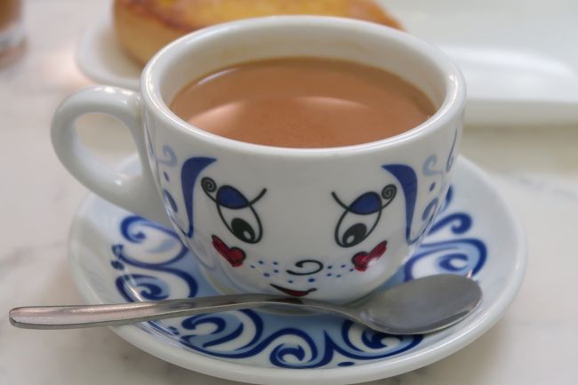 チェックインを済ませ、仕事を終えて空港にやってきたTさんと合流し、見送りに来たジャクリーンもつれて、みんなで軽く食事。<br /><br />〇　翠華餐廳