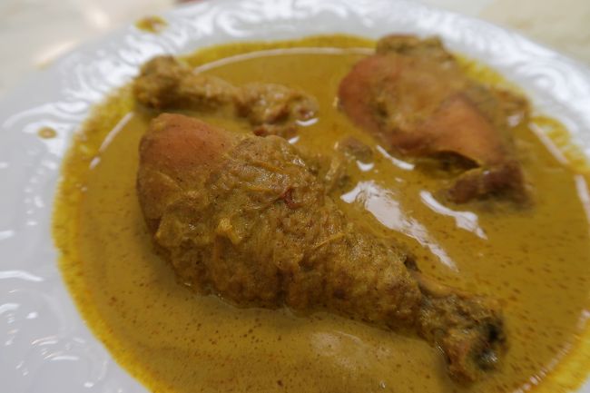 Tさんはチキンカレー。