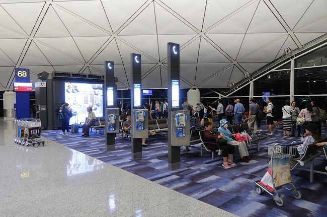 〇　香港国際空港<br /><br />21時にゲートに到着。