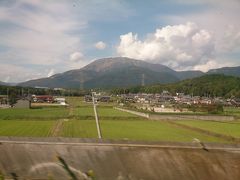 急いで新幹線の人に。

先月登った時は雲の中の伊吹山も今日はまさに登山日和なのが恨めしい。