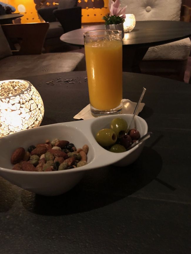 子供たちはマンゴージュース。