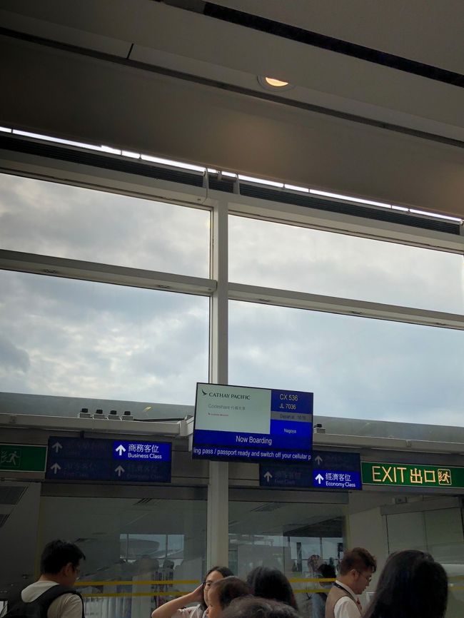 帰りはCクラスも満席。日本人と香港人と半々くらいでした。