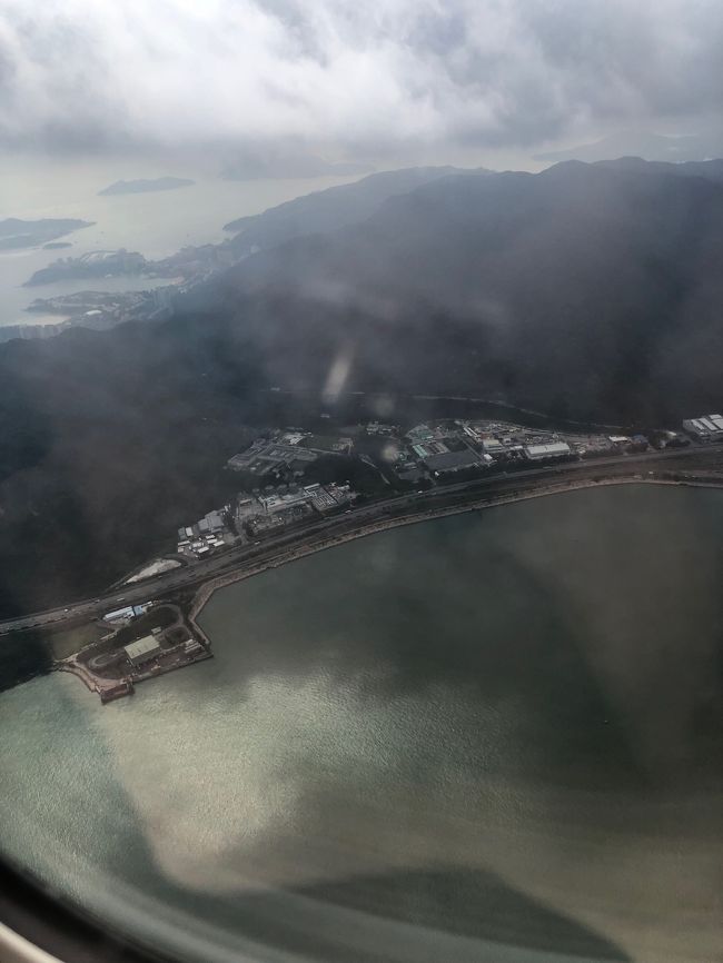 窓側に座った長男に香港の風景を撮ってもらいました。これはどのへんなのかな？
