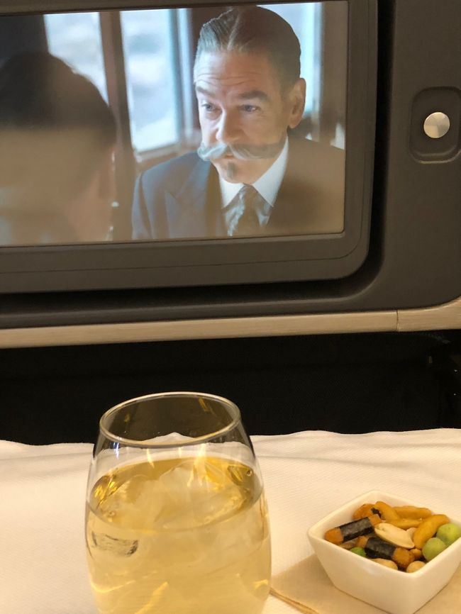 帰りは「オリエント急行殺人事件」を観ました。原作も読んでいてストーリーは知っているはずなのにドキドキしながら観ていました。