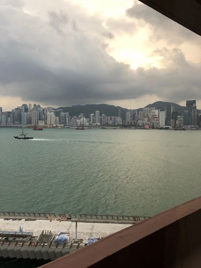 おはようございます。最終日の朝です。飛行機は１０時過ぎでお土産も買ってないし、キャセイのラウンジでワンタン麺が食べたいので、７時前にはチェックアウトしました。