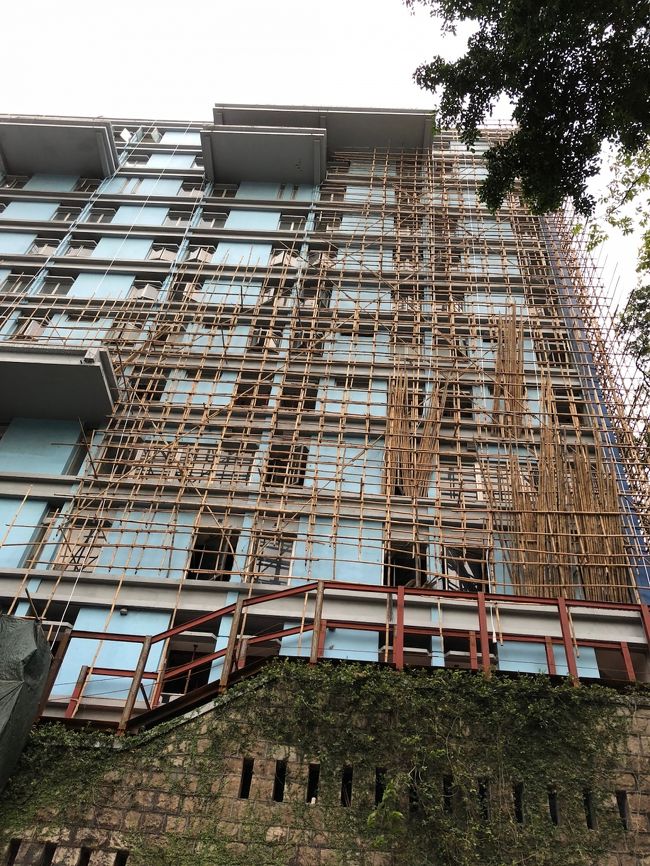 相変わらず竹の足場ですね～。竹の足場を見ると「ザ・香港」という感じがします。