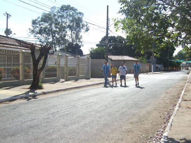 標識も何もないし位置もまったくわからないけれど、でも大勢の人が歩いているので怖くはないし、たぶん方向はあってる模様。