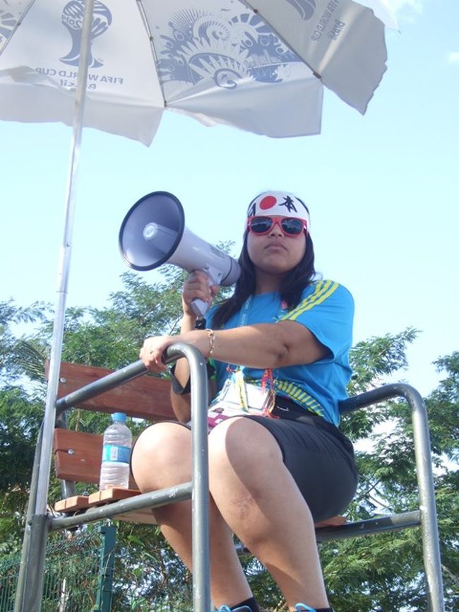 日本の鉢巻きをしたおねーさんが案内してました。<br /><br />サムライの格好をしてる日本人サポーターは、超人気でみんなに写真撮って！と<br />囲まれてました。笑　このお祭りの雰囲気が好き！楽しいわ～♪