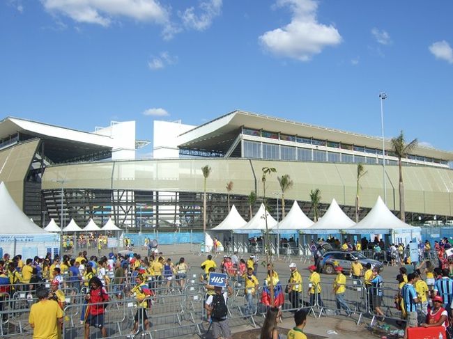 今回、初！の日本戦現地観戦！！！嫌でも興奮しますわ。しかし、見事に黄色一色だなー！！<br /><br />スタジアムはわりときれいでした。荷物チェックもゆるいゆるい。