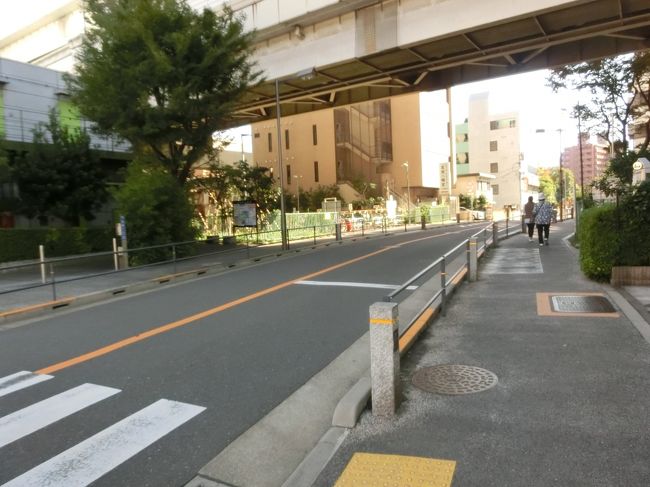 首都高速が走っている下には昭和５０年まで油堀川が流れていて、そこに架かっていたのが和倉橋です。昭和４年からの命でした。