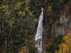 流星の滝
こちらは、一気に流れ落ちるような滝。

この後は、三国峠目指します。
この天気であれば、峠からの景色も楽しめるかな。