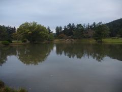 建物は全く残っていませんが、平安時代の庭園遺構がしっかりと残った庭園跡です。
このままの姿で稲作に使われていたのか？復元でここまで戻したのかはわかりませんがね。。。
世界遺産になるほどの遺跡なのだからこのままの姿で稲作に利用されていたのだと信じたいです。