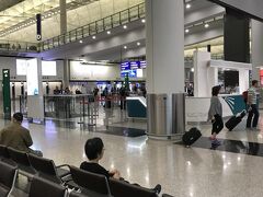 22：30に香港に到着。
後輩がオクトパスカードを購入。（私は持ってます）

最初の計画では空港で夜明かしを提案されましたが、体力が持たないと思い安宿を予約しました。