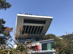 頂上でお茶を飲んでからブラブラ。
いい天気です。

ここにはマダムタッソーの蝋人形館があります。
バンコクで入ったのでここではパス。