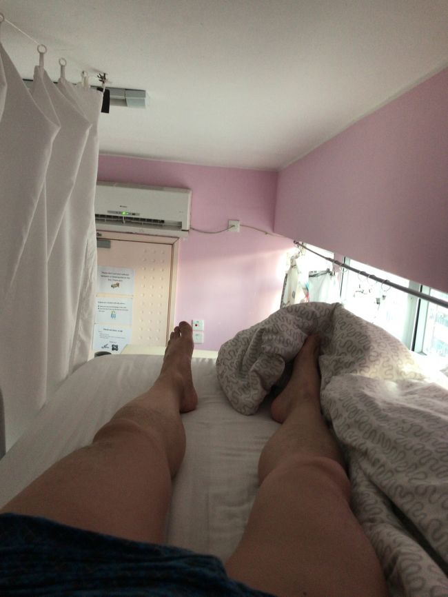 気を取り直して就寝。<br />３段ベッドの一番上。上るのに苦労しました。<br /><br />まあ、ドミトリーもまあまあ大丈夫だな。<br />トイレに注意すれば。