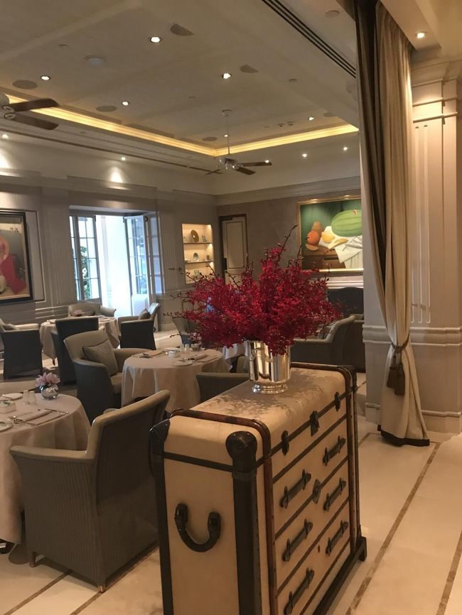 ブラブラ散策中にペニンシュラでトイレを拝借。<br />泊まった宿との落差がスゴイ。