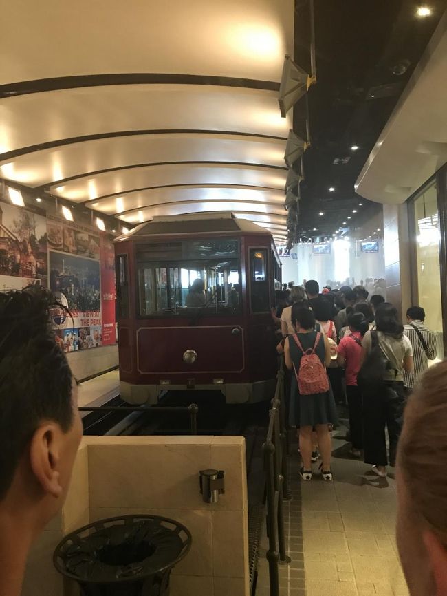 チケット売り場の行列にビビりますが、オクトパスカードがあるとすぐに通してくれました。知らなかった。