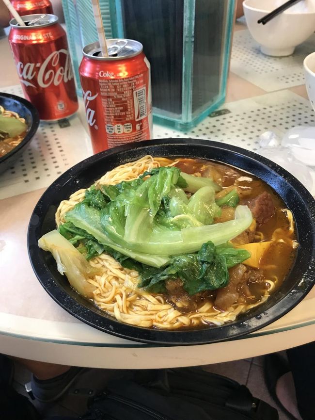 結局１時間半並んで・・・感動の一口。<br /><br />・・・味はカップラーメンのカレーにとてもよく似ています。。。<br />肉がおいしい。