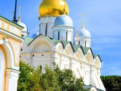 1509年に建設された聖天使首大聖堂。アルハンゲリスキー大聖堂という名でも知られ、モスクワが首都だった帝政時代のツァーリ達が眠る場所だ。