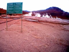 【ツアーに参加：タティオ間歇泉の温泉／サン・ペドロ・デ・アタカマ】

周りの雰囲気が、「青から赤」に変わる瞬間.......

......美しいぃぃぃ.......