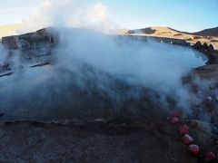 【ツアーに参加：タティオ間歇泉の温泉／サン・ペドロ・デ・アタカマ】

ぬ......ぬぬぬぬぬ.......