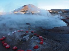 【ツアーに参加：タティオ間歇泉の温泉／サン・ペドロ・デ・アタカマ】

......温いやんけぇぇ～～！ぬるい・ヌルイ・温い～～～～～！

外気がマイナスのこの地で、こんな温泉、温くて、入れんわぁぁ～～！