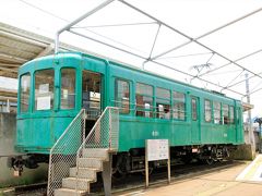 宮の坂駅には勤めを終えた電車が展示されています。
なんとこの車両、玉電→世田谷線→江ノ電と渡り歩き、引退後は再び世田谷線に呼び戻され、ここで余生を過ごしているのだとか！
江ノ電沿線に住むクッシーにとってはとってもシンパシーを感じる電車です。