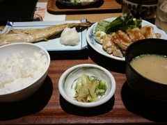 ホッケとチキンのおかずを選びました&#128031;
彼女は海鮮丼のセットとハンバーグ&#127830;