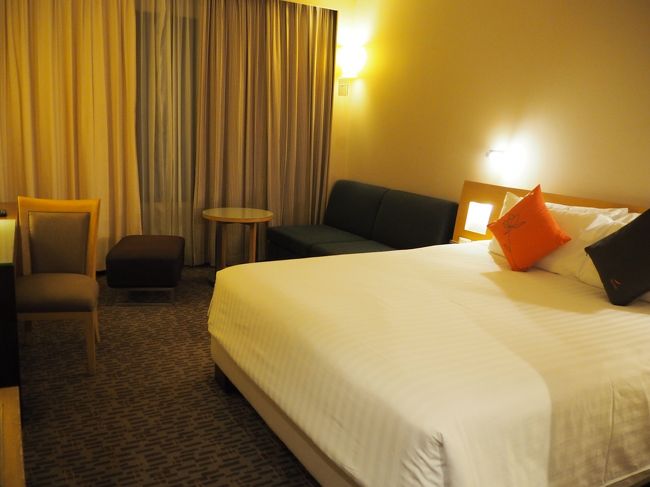 空港に着いたのが22:30だったので、電車でホテルへ直行してすぐにおやすみです<br /><br />今回宿泊したのは、モールにも駅にも近い、ノボテル バンコク オン サイアムスクエア