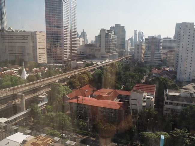 翌朝、部屋からの景色<br />すぐ横にBTSがあります