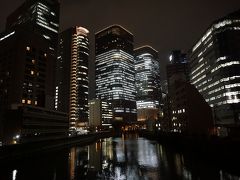 ●筑前橋から

土佐堀川にかかる筑前橋から。
ちょうど正面に中之島フェスティバルタワー。