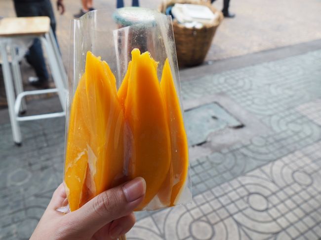 美味しそうなマンゴーが売ってたので買ってみました<br />甘くておいしいーーーー<br />生き返る