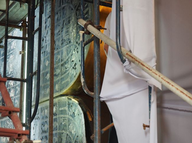 シートやら機材に覆われてました