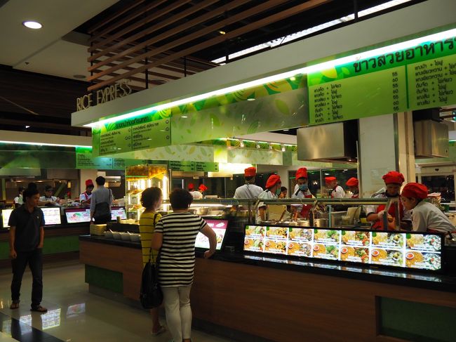 ここのフードコートで夕飯を食べます